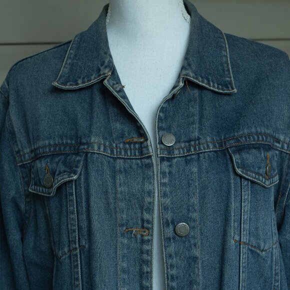 Vintage 90s Oversized Jean Jacket Long Slouchy Faded Blue Denim Trucker jacket - Picture 4 of 10